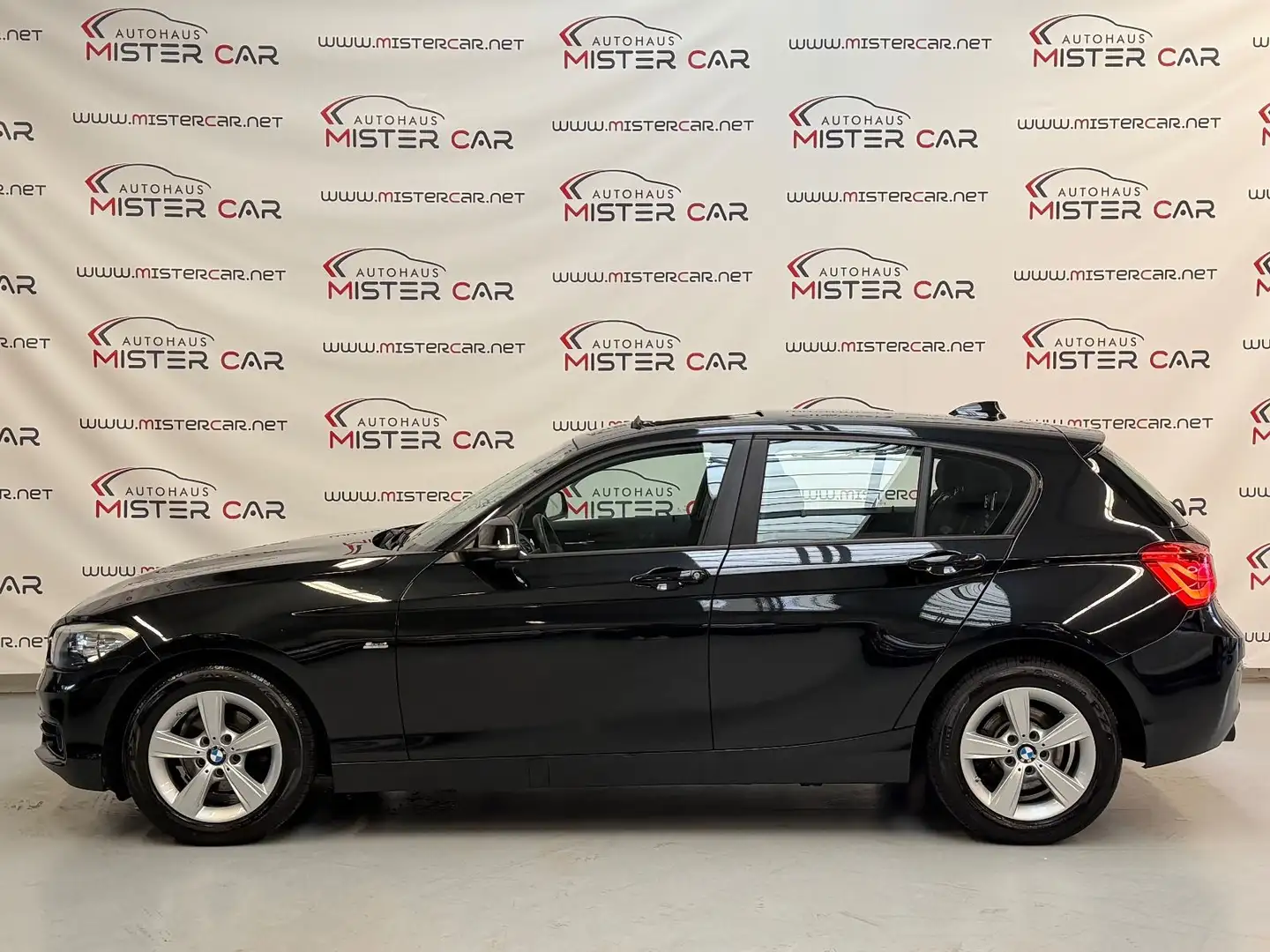 BMW 116 d Sport Line NAVI/GLASDACH/PDC/SHZ/ALU/2.HAND Noir - 2