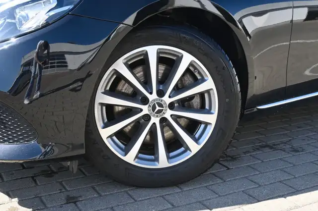 Mercedes-Benz E view 11