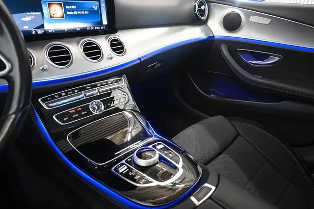 Mercedes-Benz E view 22