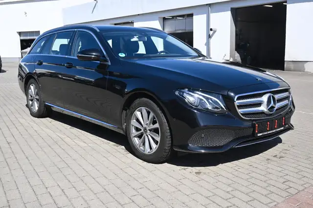 Mercedes-Benz E view 7