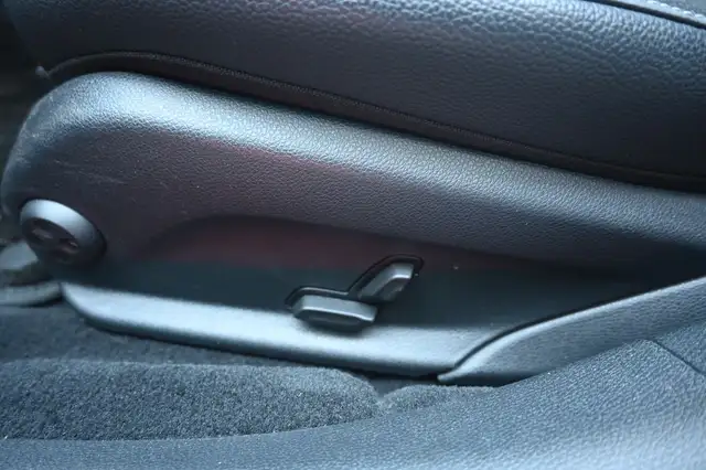 Mercedes-Benz E view 26