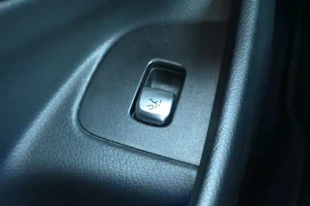 Mercedes-Benz E view 30