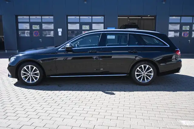 Mercedes-Benz E view 2