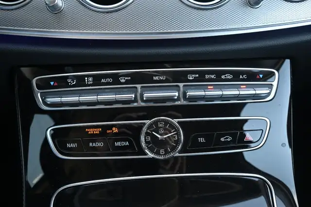 Mercedes-Benz E view 24
