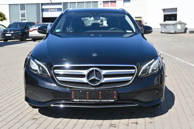 Mercedes-Benz E view 8