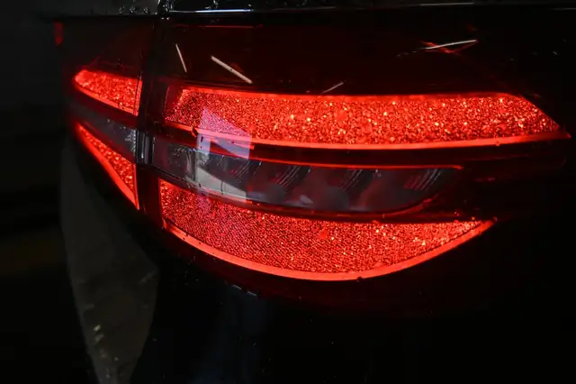 Mercedes-Benz E view 12