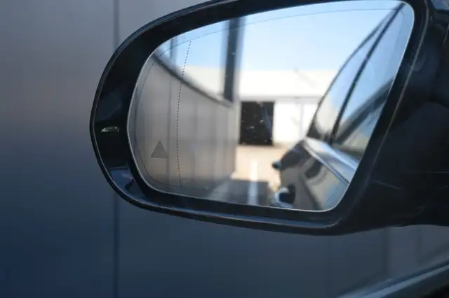 Mercedes-Benz E view 28
