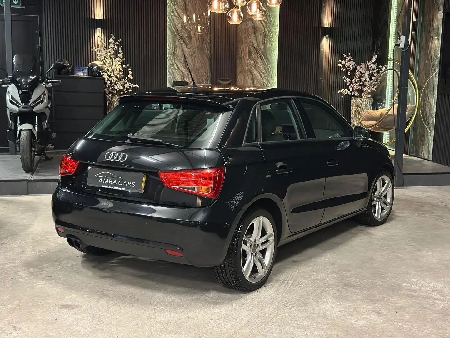 Audi A1 Sportback 1.4 TFSI Attraction|Automaat Noir - 2