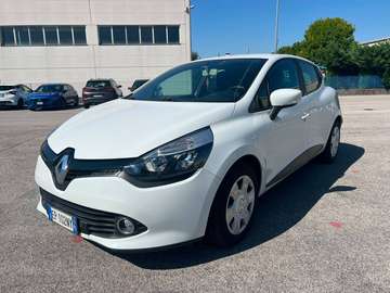 Clio IV 2012 5p 1.2 Live 75cv