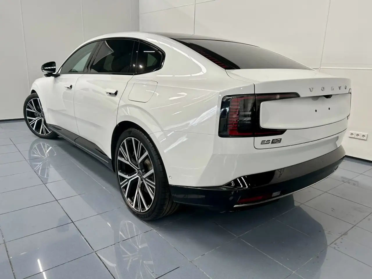 Volvo ES90 2026
