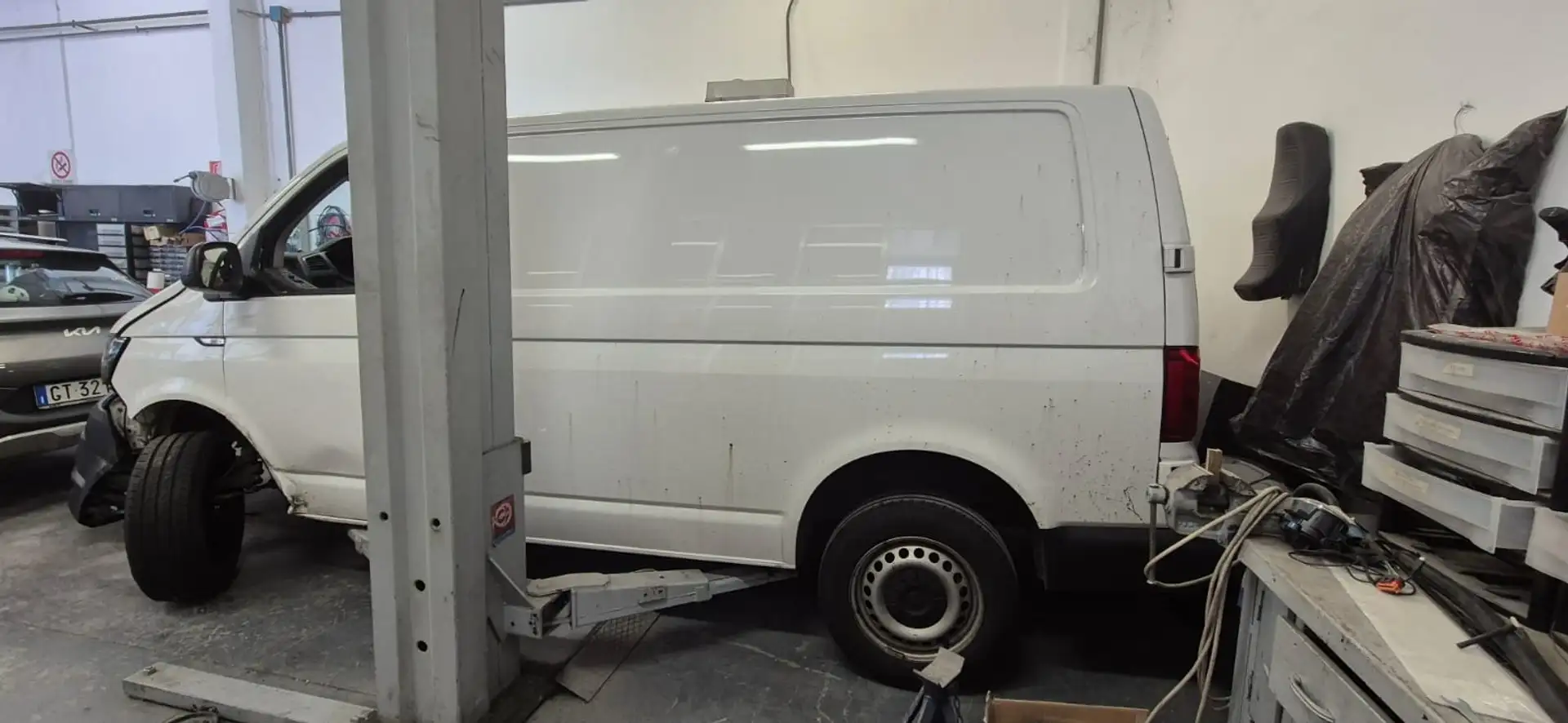 Volkswagen T6.1 Transporter Alb - 1