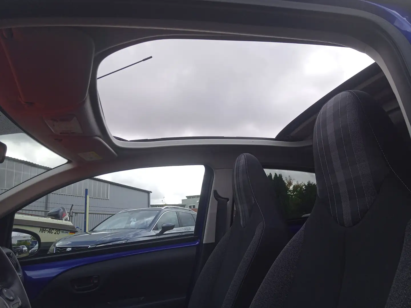 Peugeot 108 108 5-Türer VTI 72 Top! Style Lamellendach Blau - 2