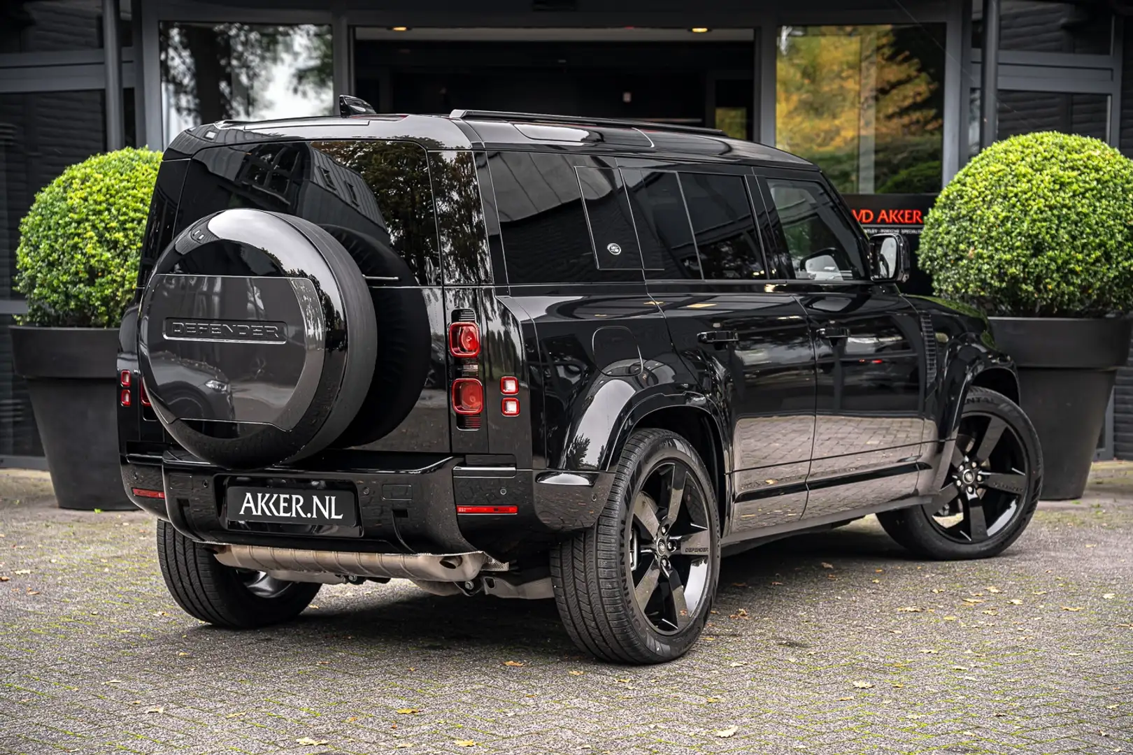 Land Rover Defender LANDROVER 110 P400e XS Edition Panoramadak | 22 In Schwarz - 2