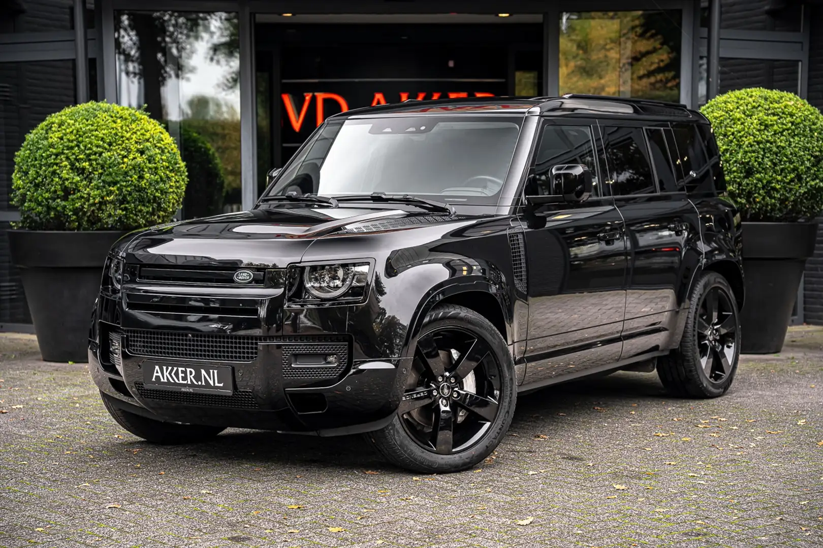 Land Rover Defender LANDROVER 110 P400e XS Edition Panoramadak | 22 In Schwarz - 1