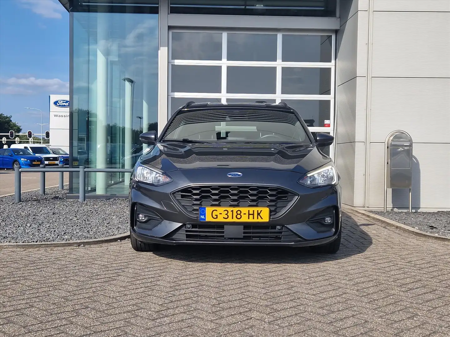 Ford Focus Wagon 1.5 EcoBoost 150pk Automaat ST-Line Business Grijs - 2