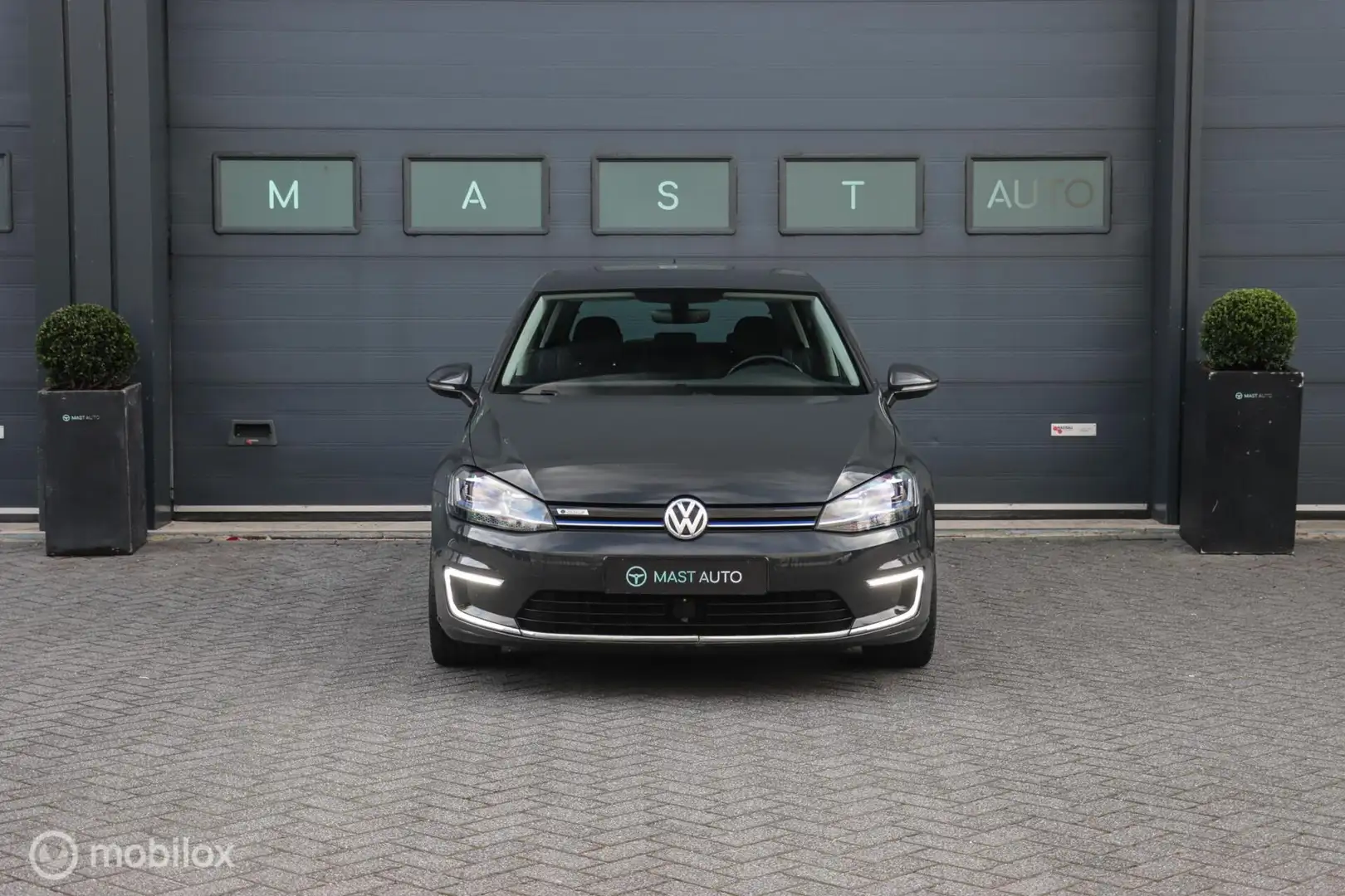 Volkswagen e-Golf | NAP | ACC | Warmtepomp | Apple CarPlay Grijs - 2
