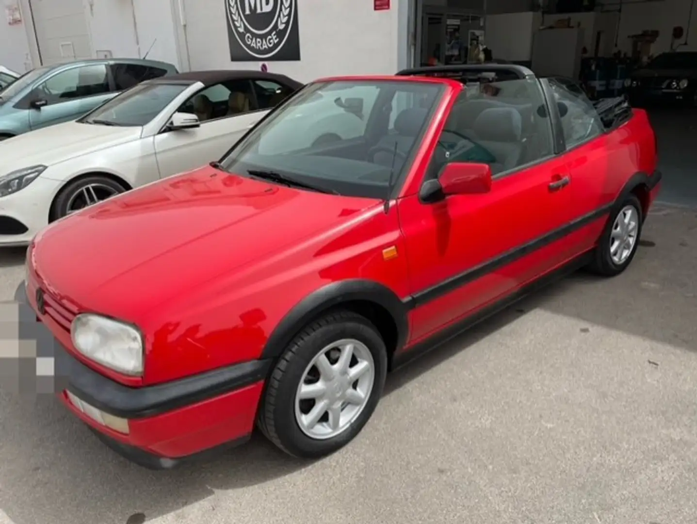 Volkswagen Golf Cabriolet 1.8 Basic Rood - 1