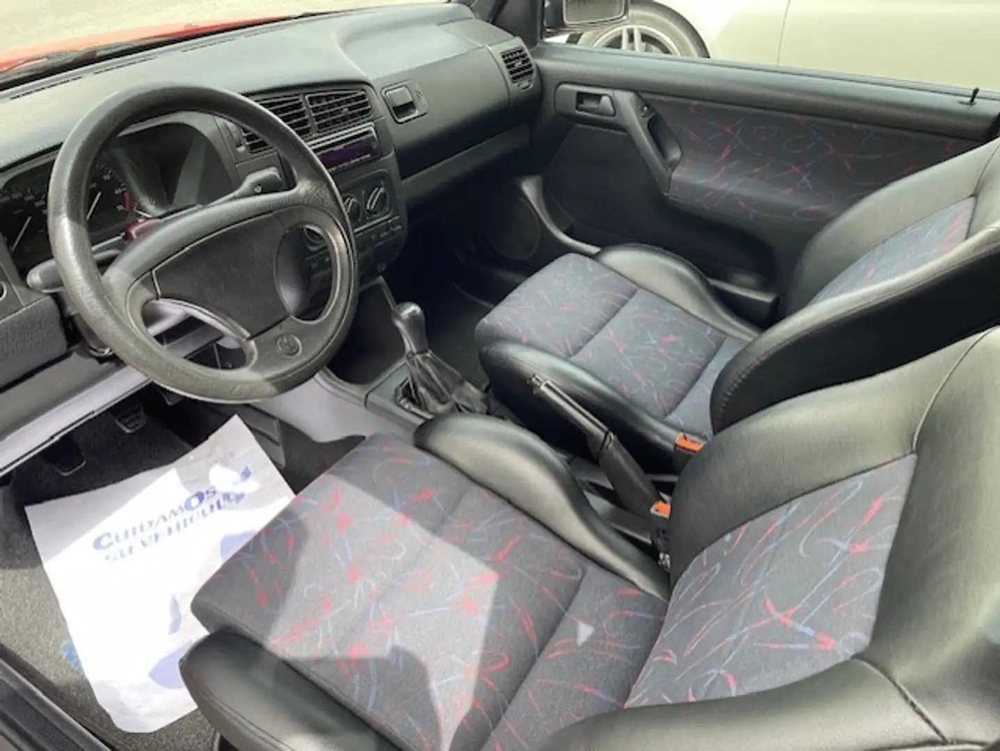 Volkswagen Golf Cabriolet 1.8 Basic Rood - 2