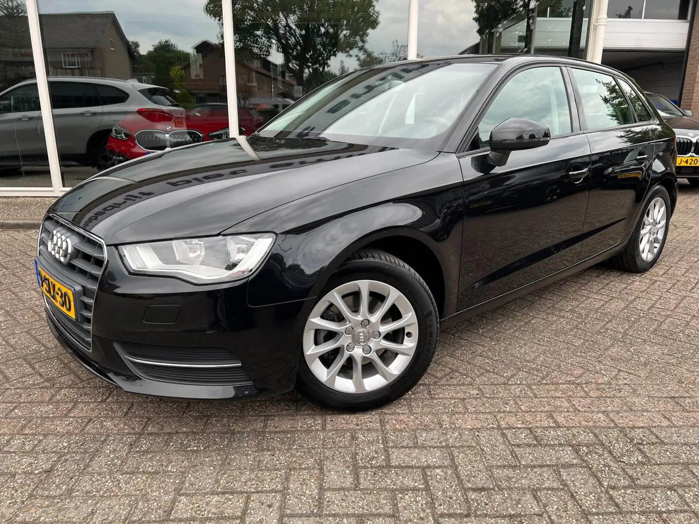 Audi A3 Sportback 1.4 TFSI Attraction Pro Line Noir - 2