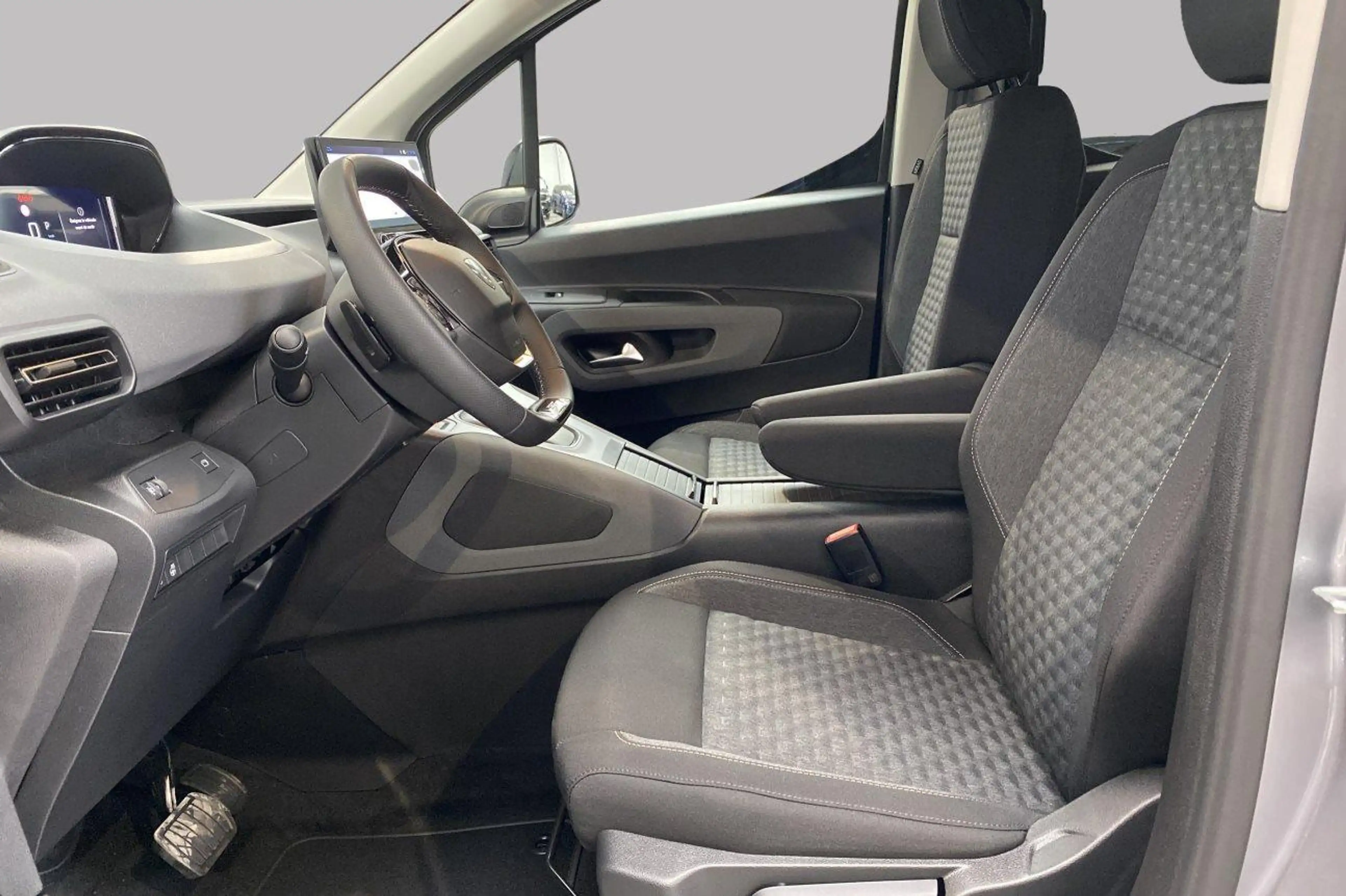 Peugeot Rifter GT — photo 10