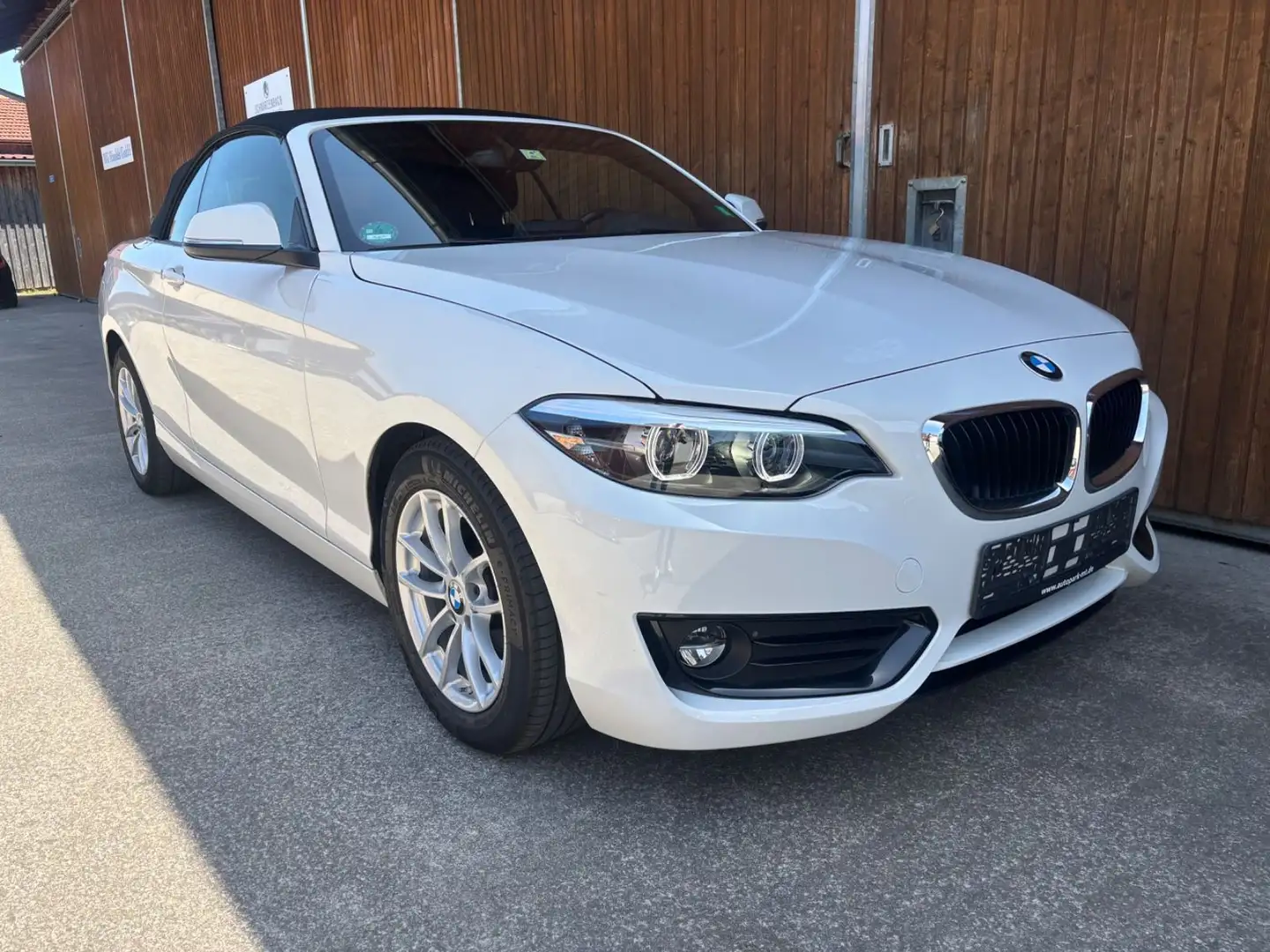 BMW 218 i Cabrio Advantage LED AHK Tempom. Einparkhil Weiß - 1