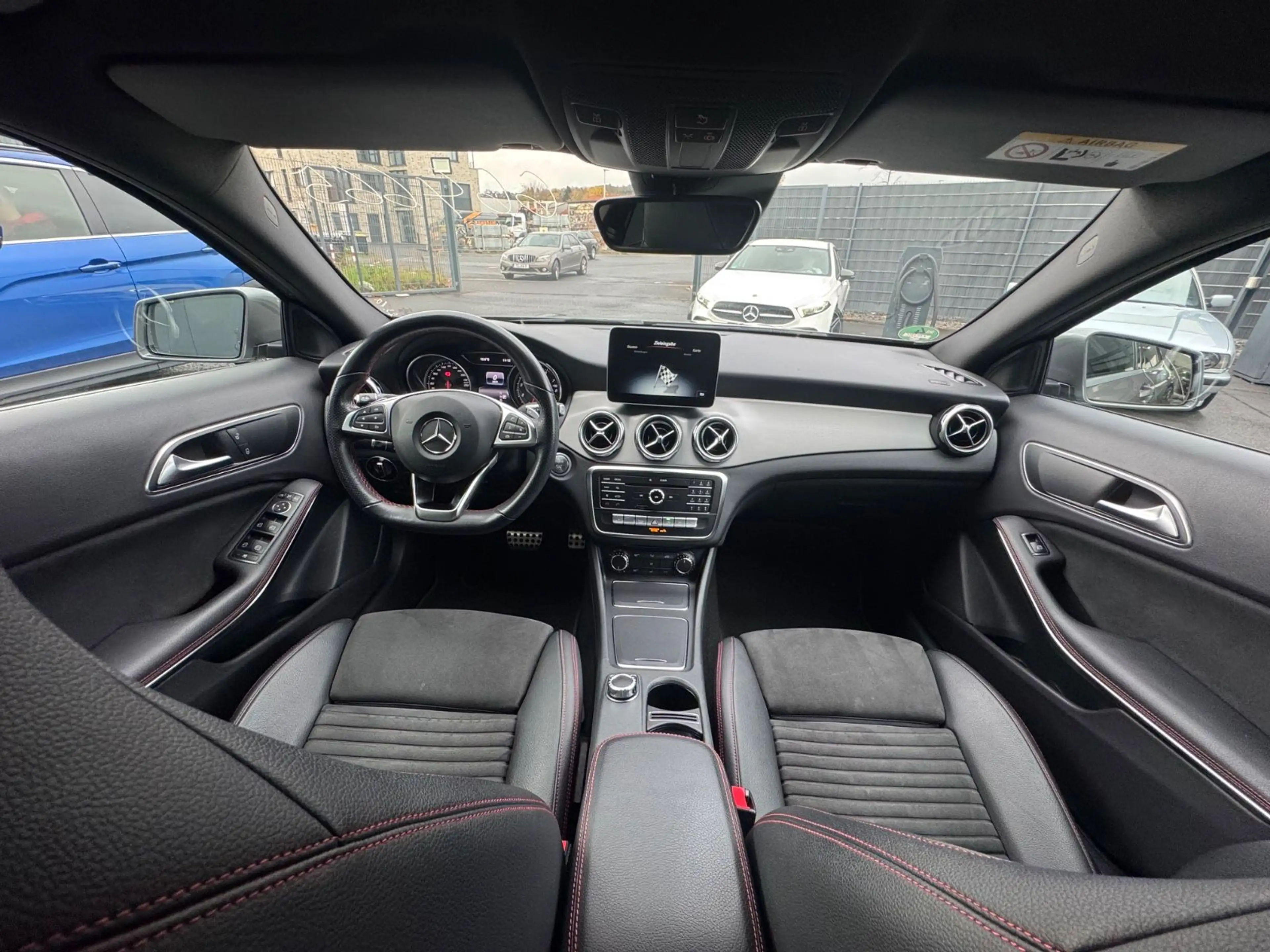 Mercedes-Benz GLA 180 AMG Line Navi*2 Hand*PDC*SHZ Garantie — photo 2