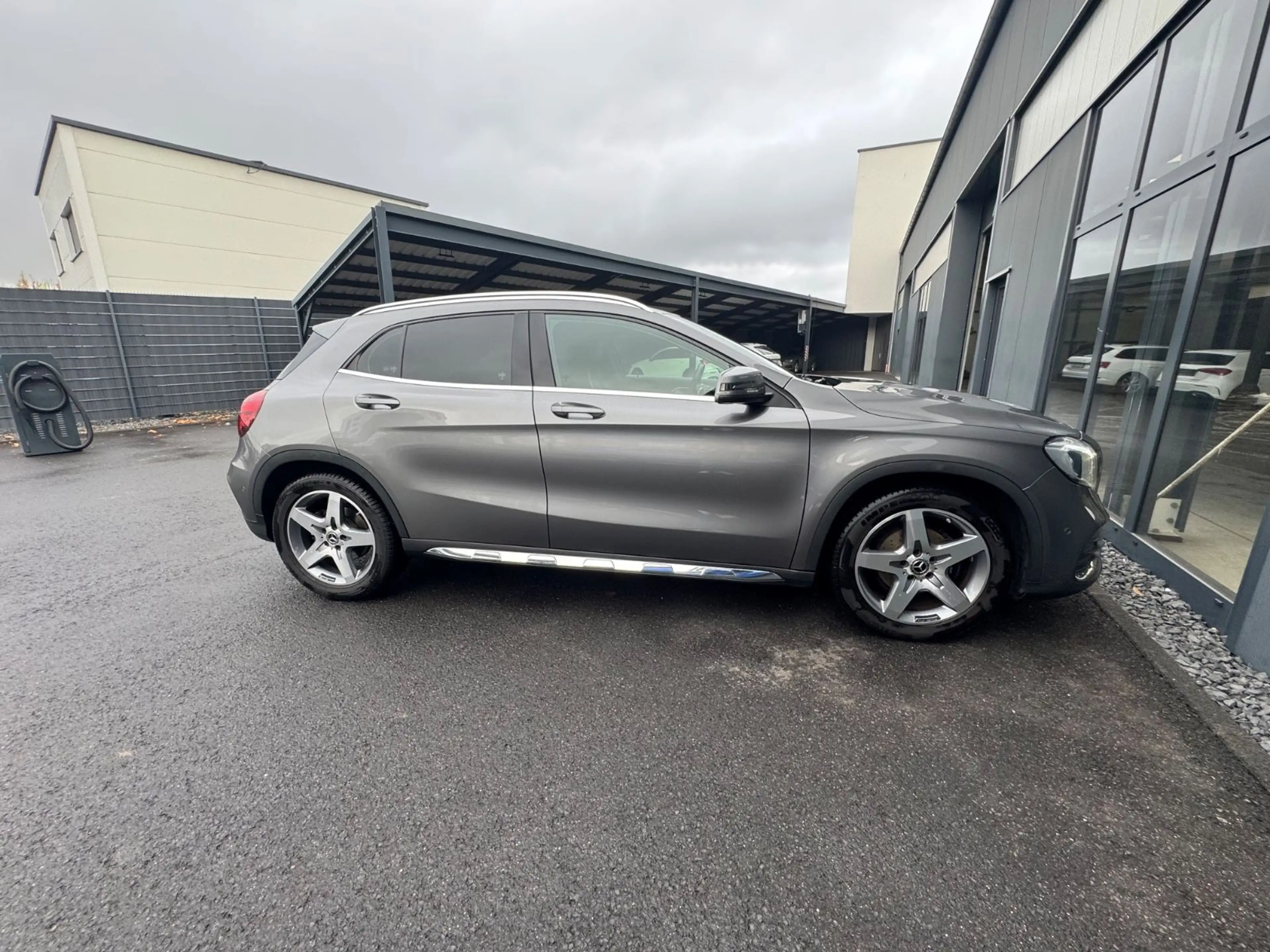 Mercedes-Benz GLA 180 AMG Line Navi*2 Hand*PDC*SHZ Garantie — photo 8
