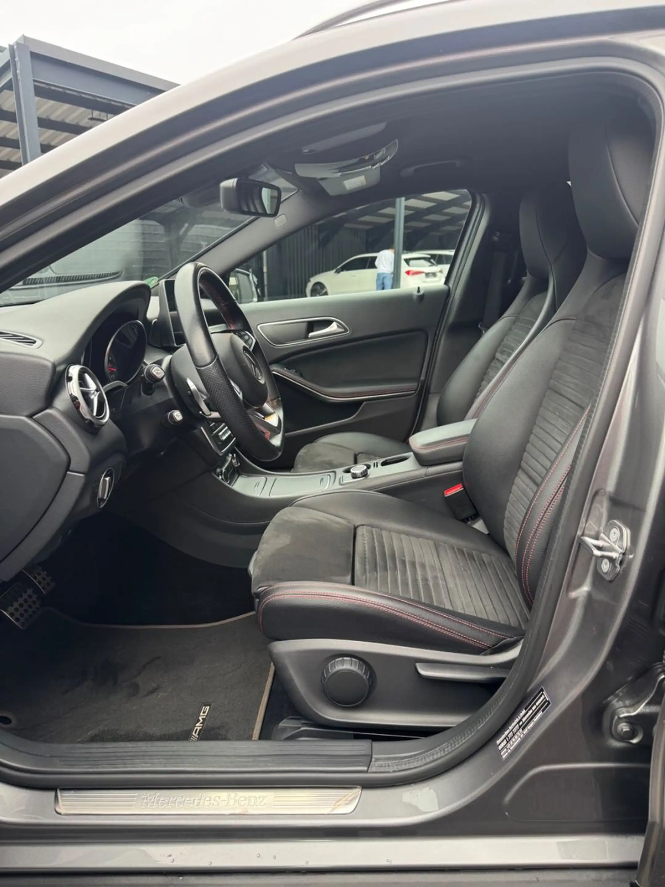 Mercedes-Benz GLA 180 AMG Line Navi*2 Hand*PDC*SHZ Garantie — photo 12