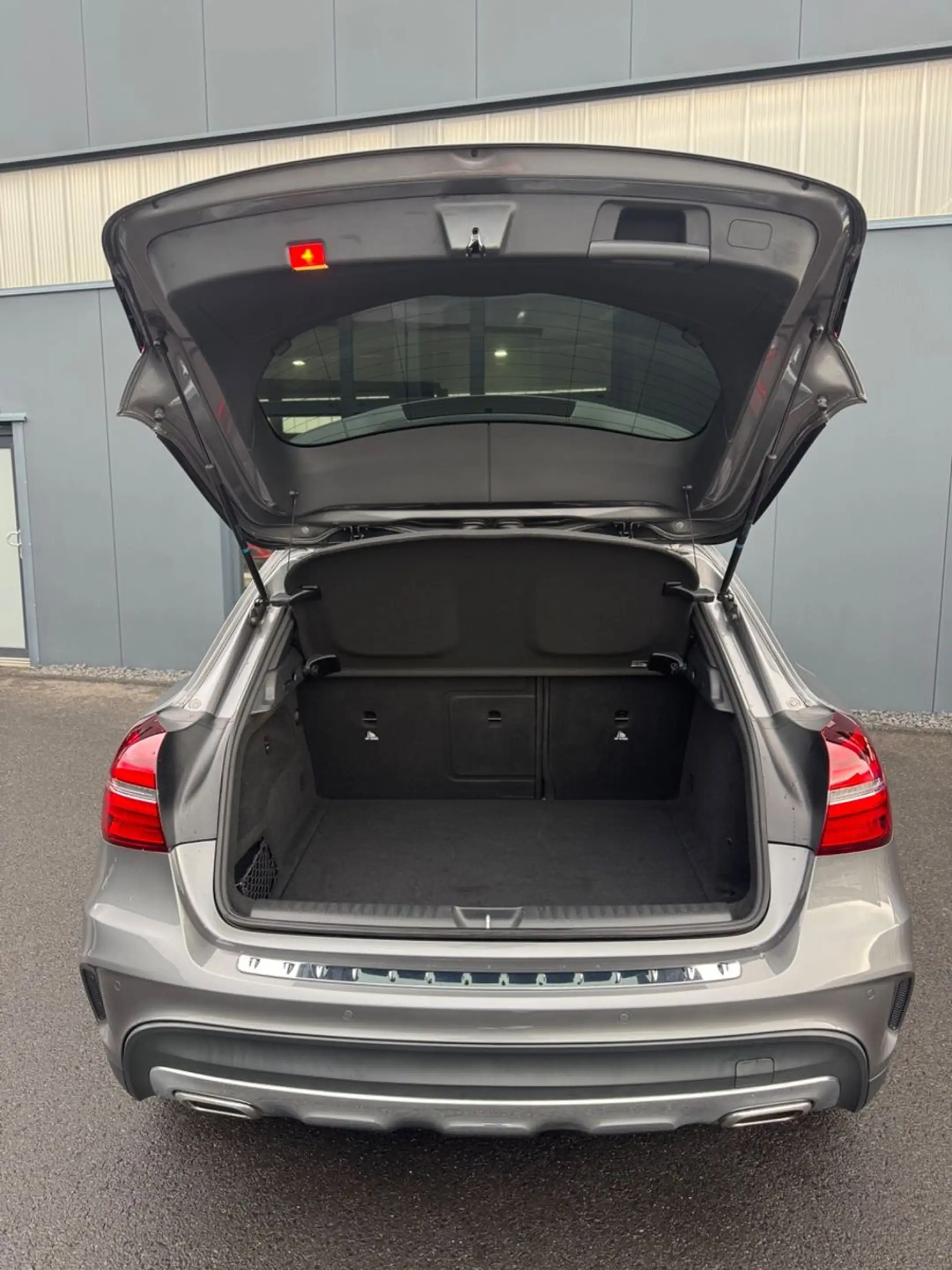 Mercedes-Benz GLA 180 AMG Line Navi*2 Hand*PDC*SHZ Garantie — photo 7
