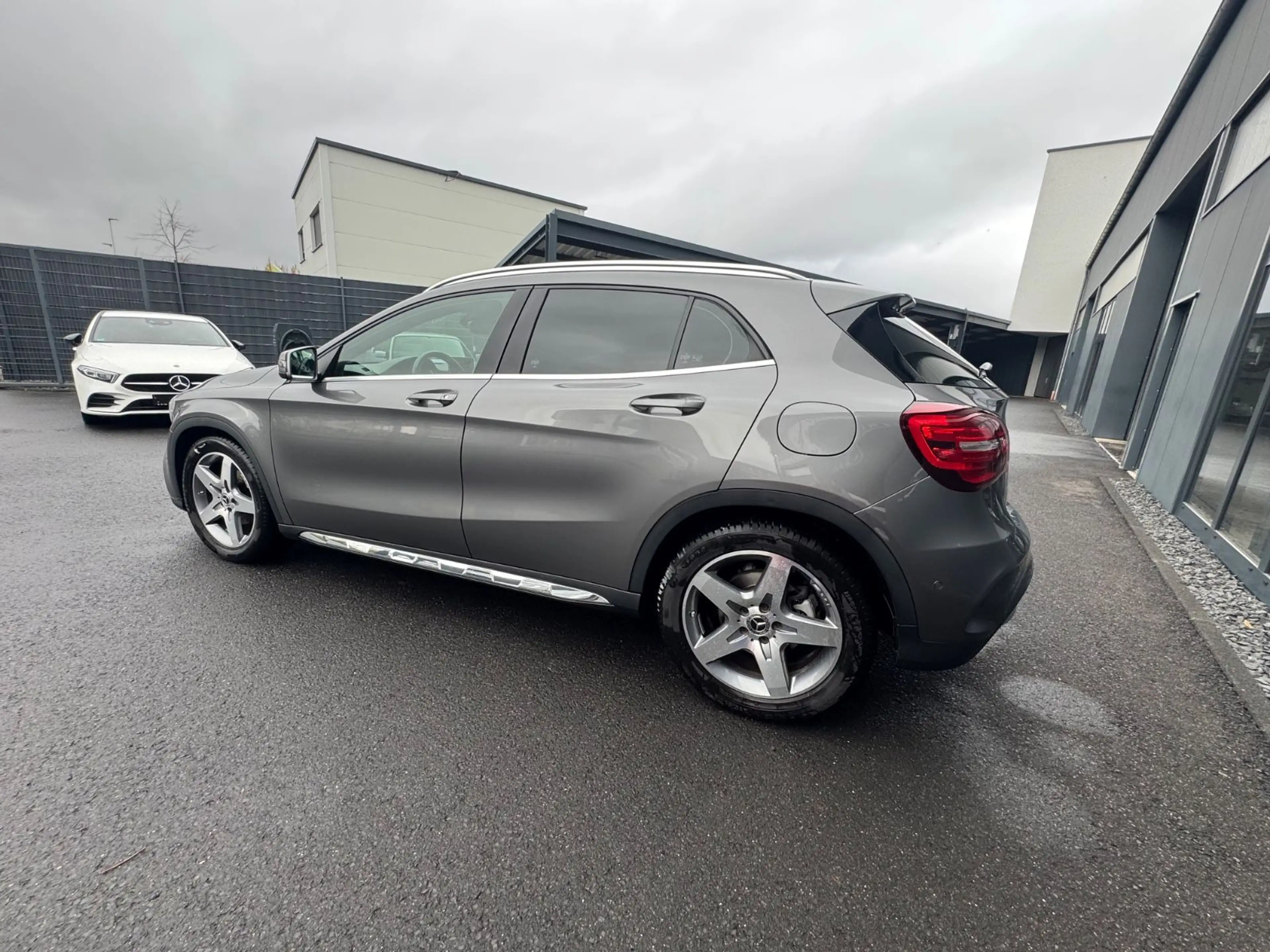 Mercedes-Benz GLA 180 AMG Line Navi*2 Hand*PDC*SHZ Garantie — photo 14