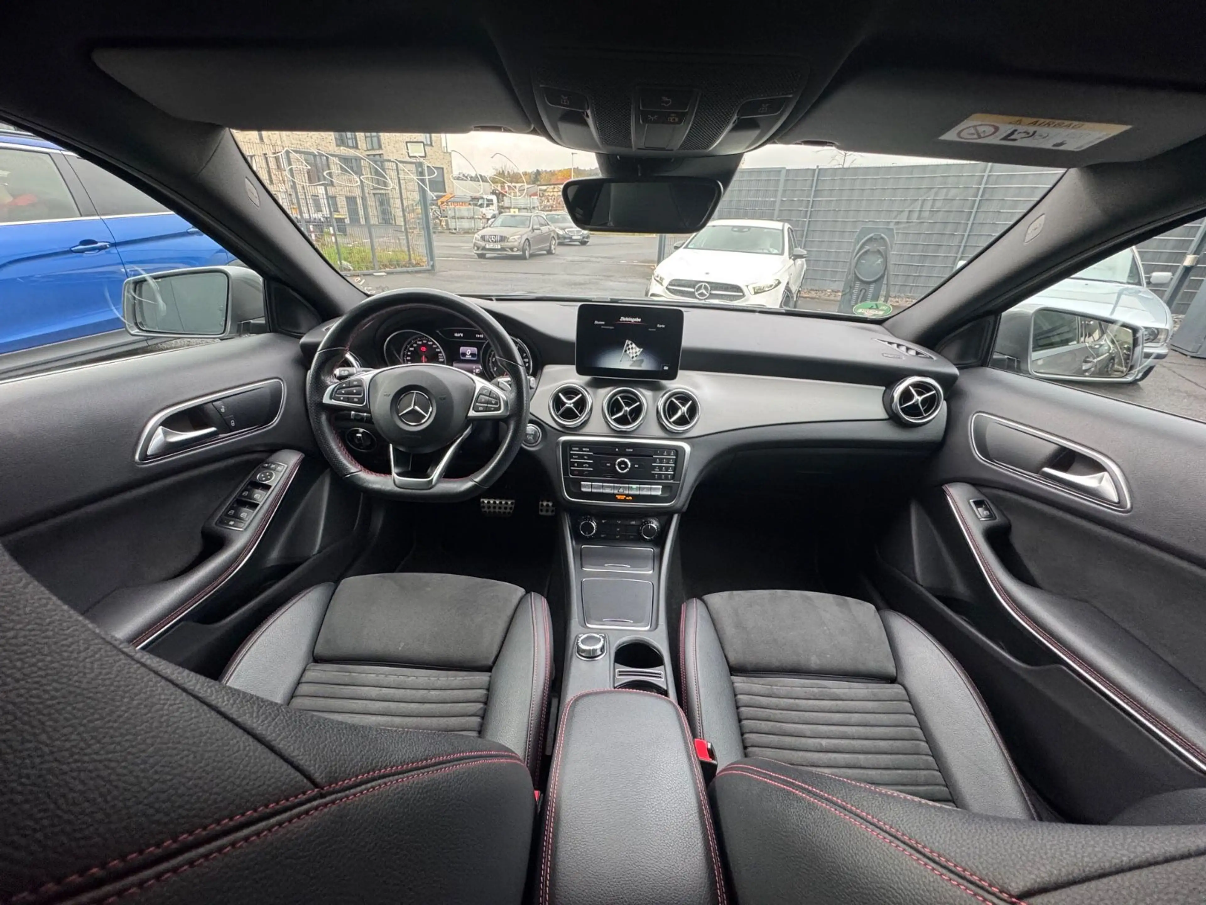 Mercedes-Benz GLA 180 AMG Line Navi*2 Hand*PDC*SHZ Garantie — photo 10