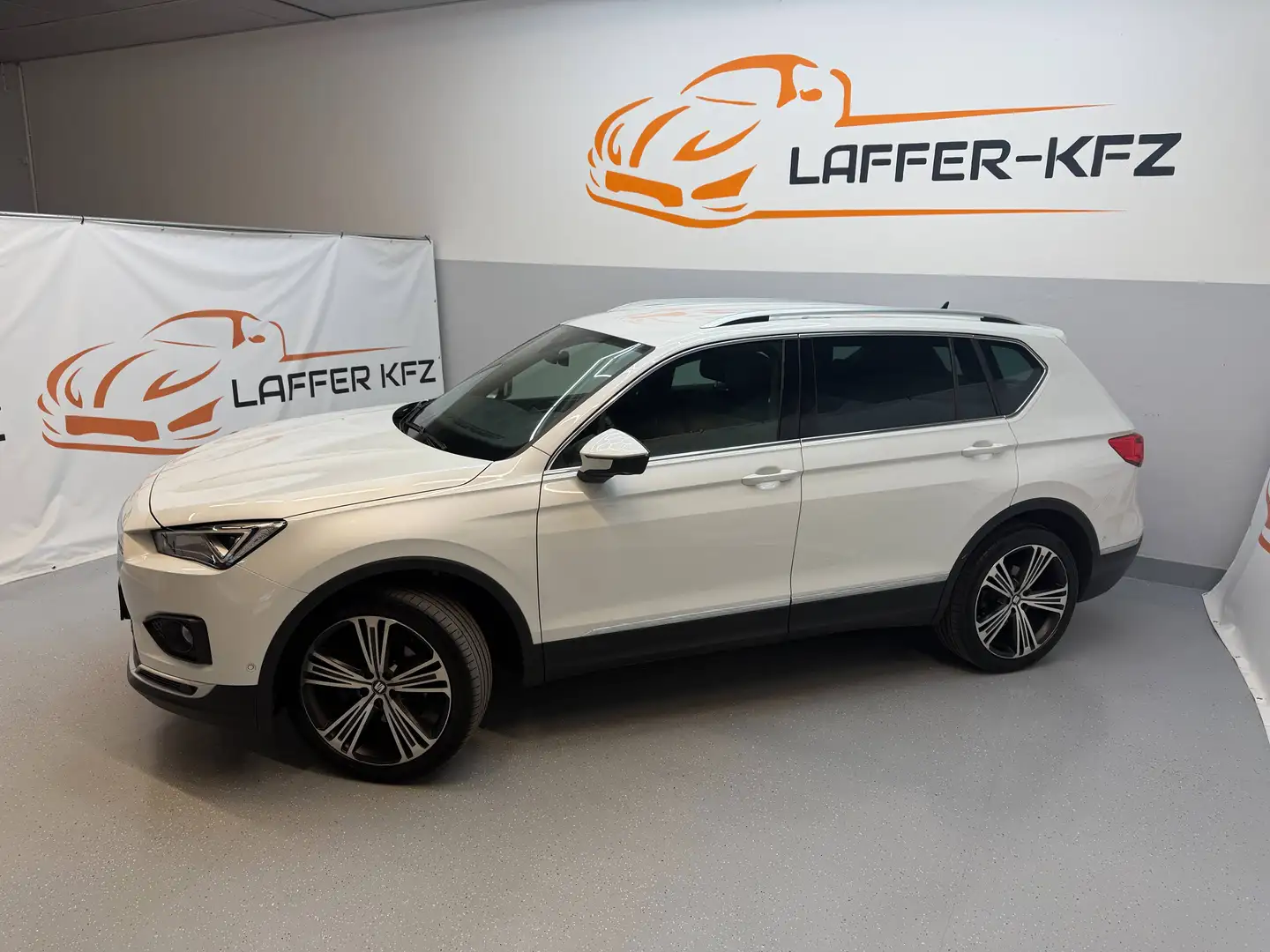 SEAT Tarraco Xcellence 4Drive 2,0 TDI KLIMAAUTO APP NAVI PDC RFK AHK Weiß - 2