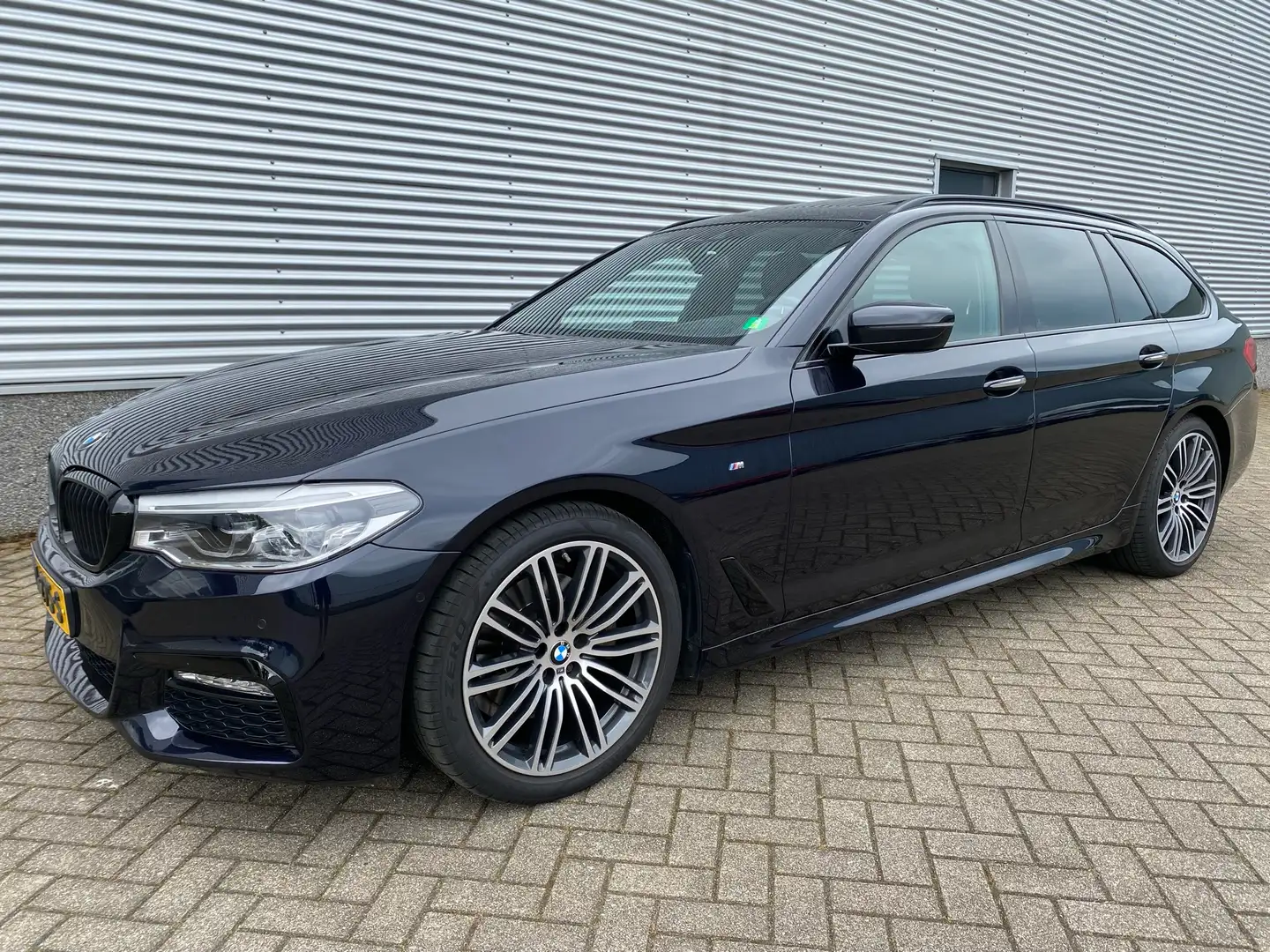 BMW 520 High Exe touring PANO HUD LED CARPLAY LEDER CARBON Zwart - 1