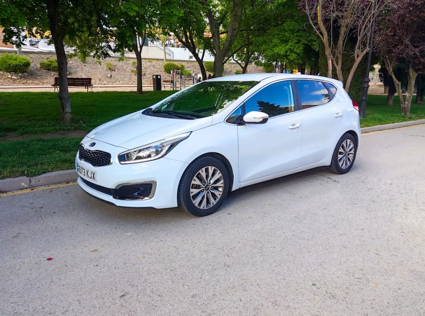 Kia Ceed / cee'd 1.4 CVVT Concept Plus Wit - 1