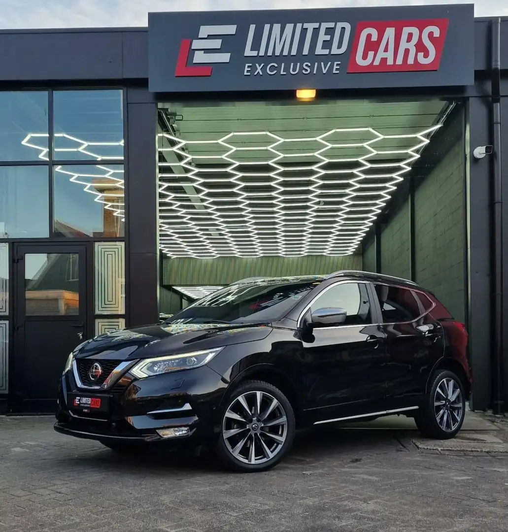 Nissan Qashqai 1.3 DIG-T Tekna+, Pano, Leder, Zwart - 2