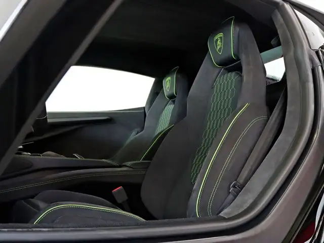 Lamborghini Revuelto view 12