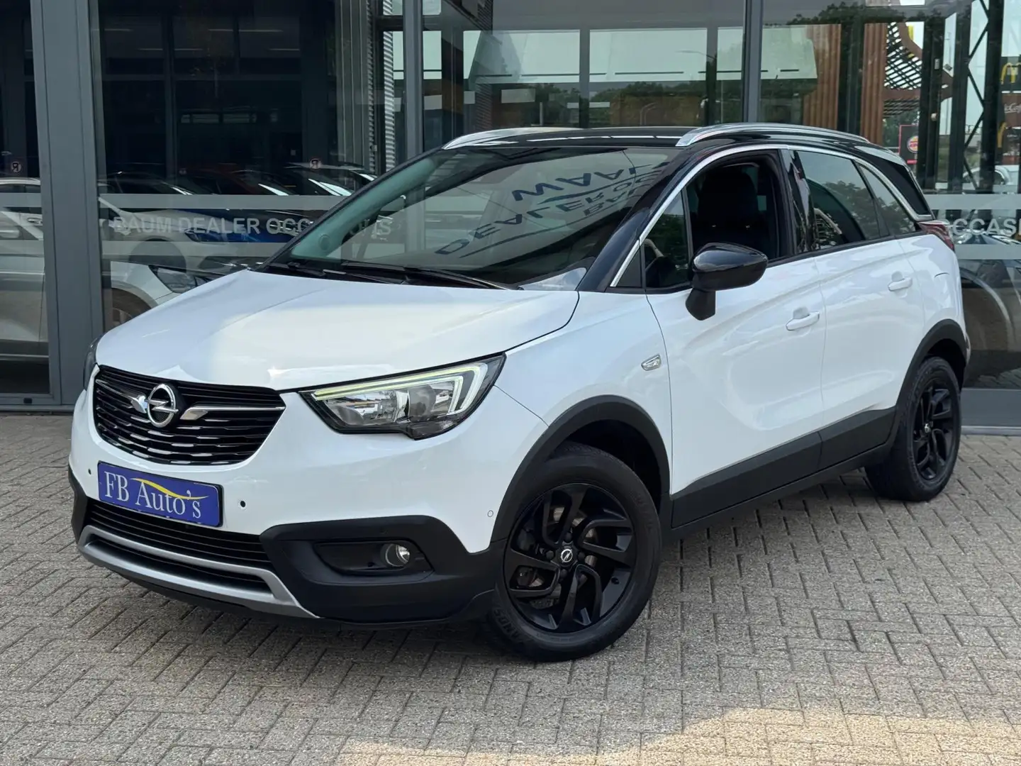 Opel Crossland X 1.2 Turbo Innovation Airco Navi Lmv Camera Wit - 1