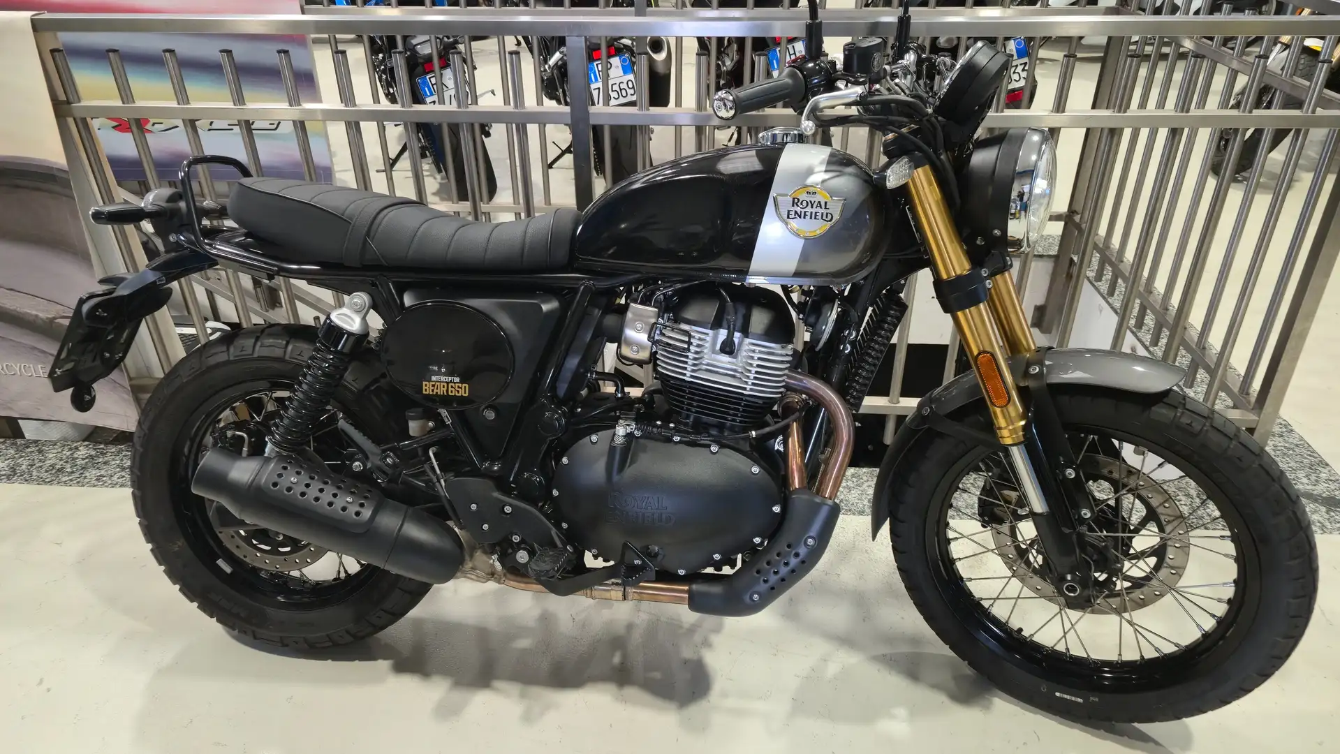 Royal Enfield Bear 650 EURO 5 + ABS Negru - 1