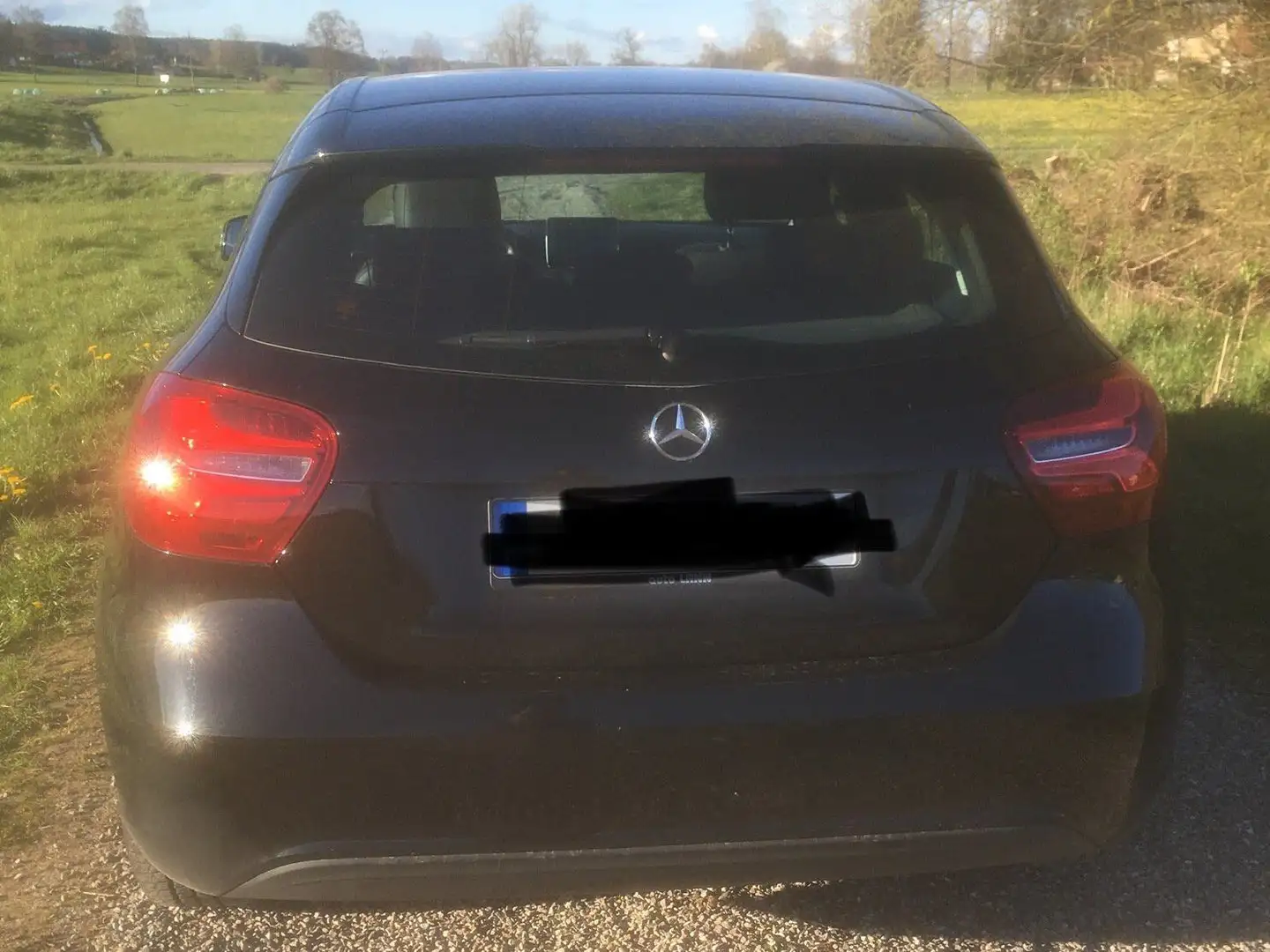 Mercedes-Benz A 180 A 180 d 7G-DCT Style Schwarz - 2