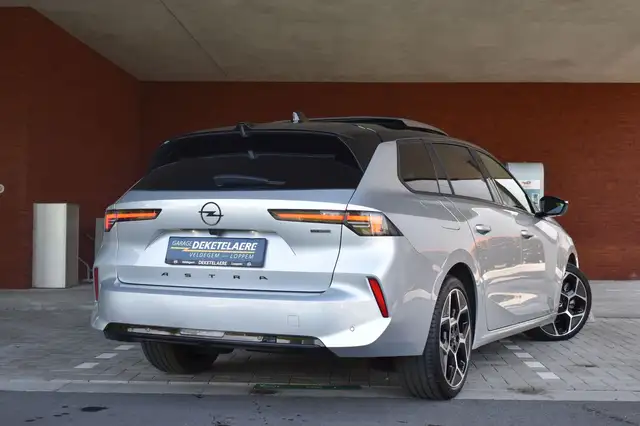 Opel Astra view 2