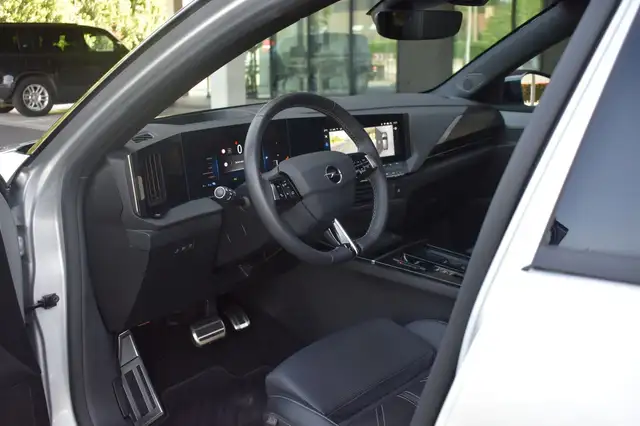 Opel Astra view 12
