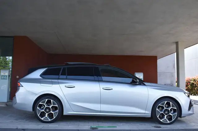 Opel Astra view 3