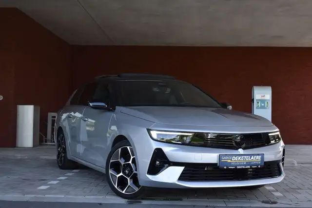 Opel Astra view 5