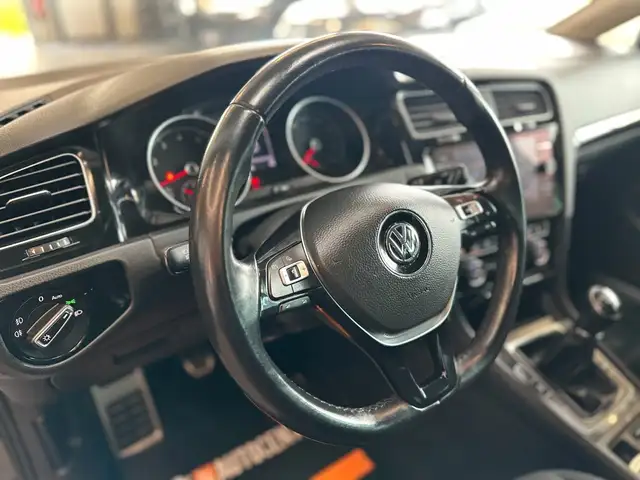 Volkswagen Golf view 11