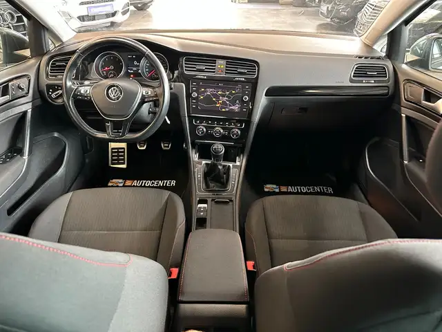 Volkswagen Golf view 6