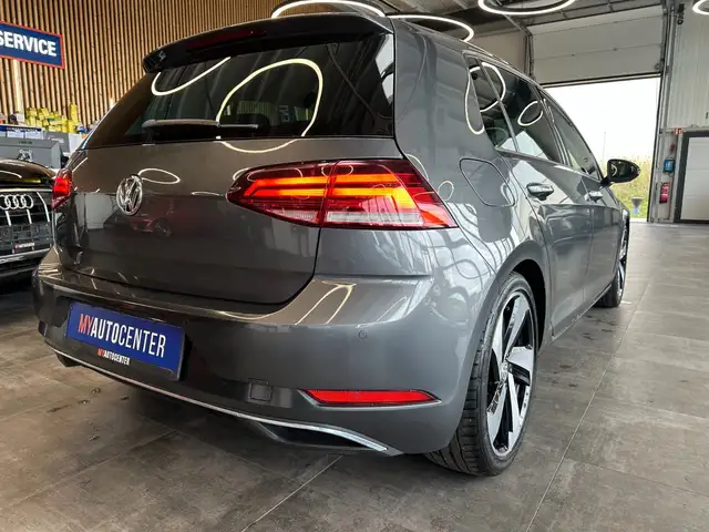 Volkswagen Golf view 2