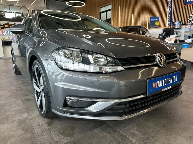 Volkswagen Golf view 3