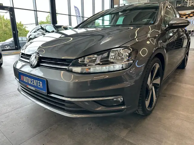 Volkswagen Golf view 4