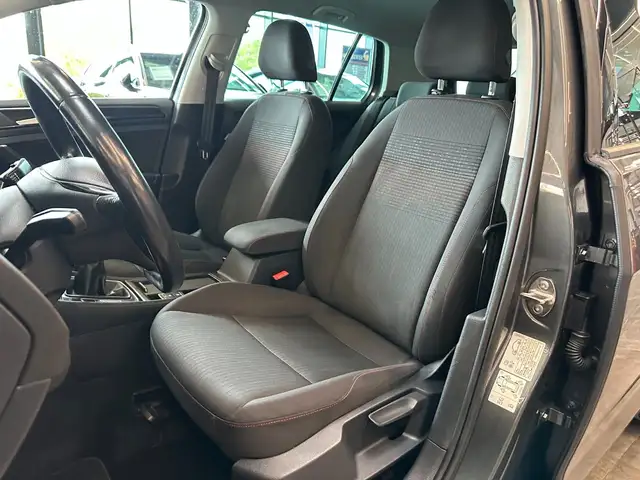 Volkswagen Golf view 8