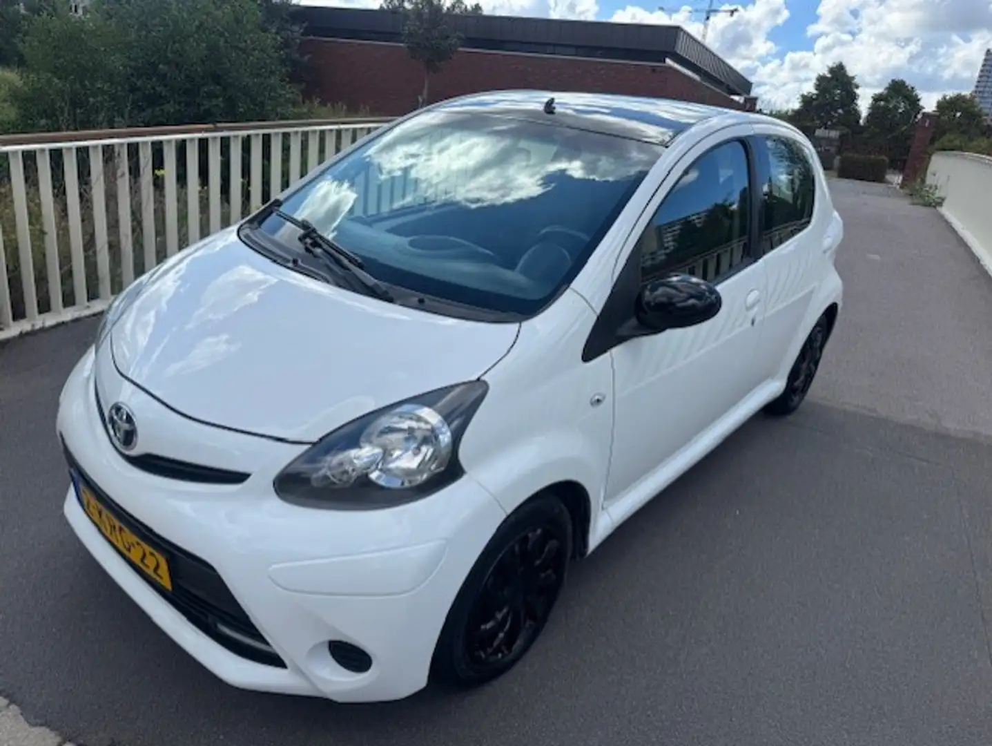Toyota Aygo 1.0 VVT-i Aspiration Wit - 1